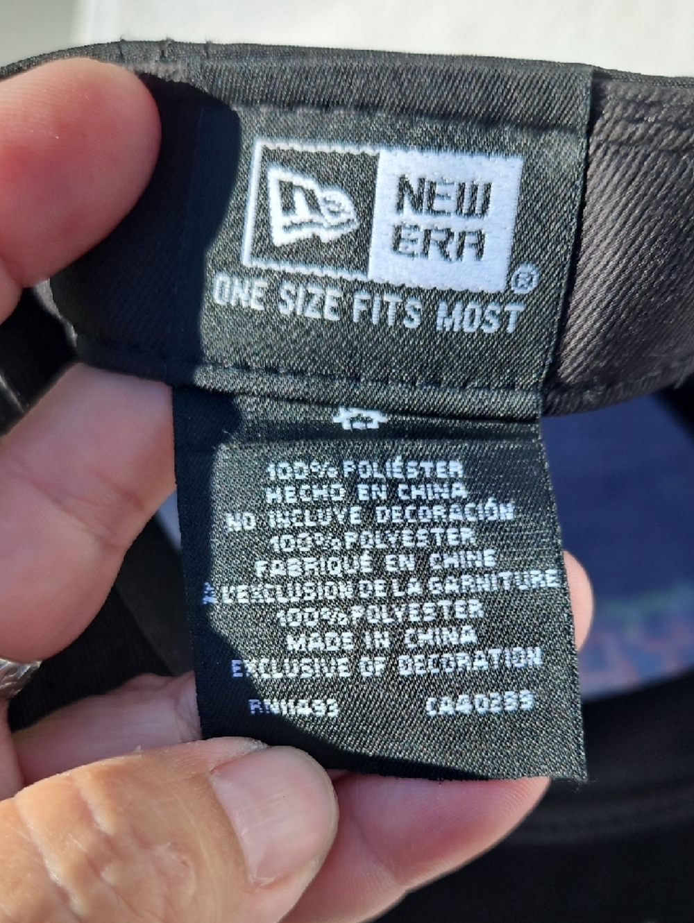 New Era NY YANKEES Black Cap with Multicolor Embroidered Logo - Picture 3 of 5